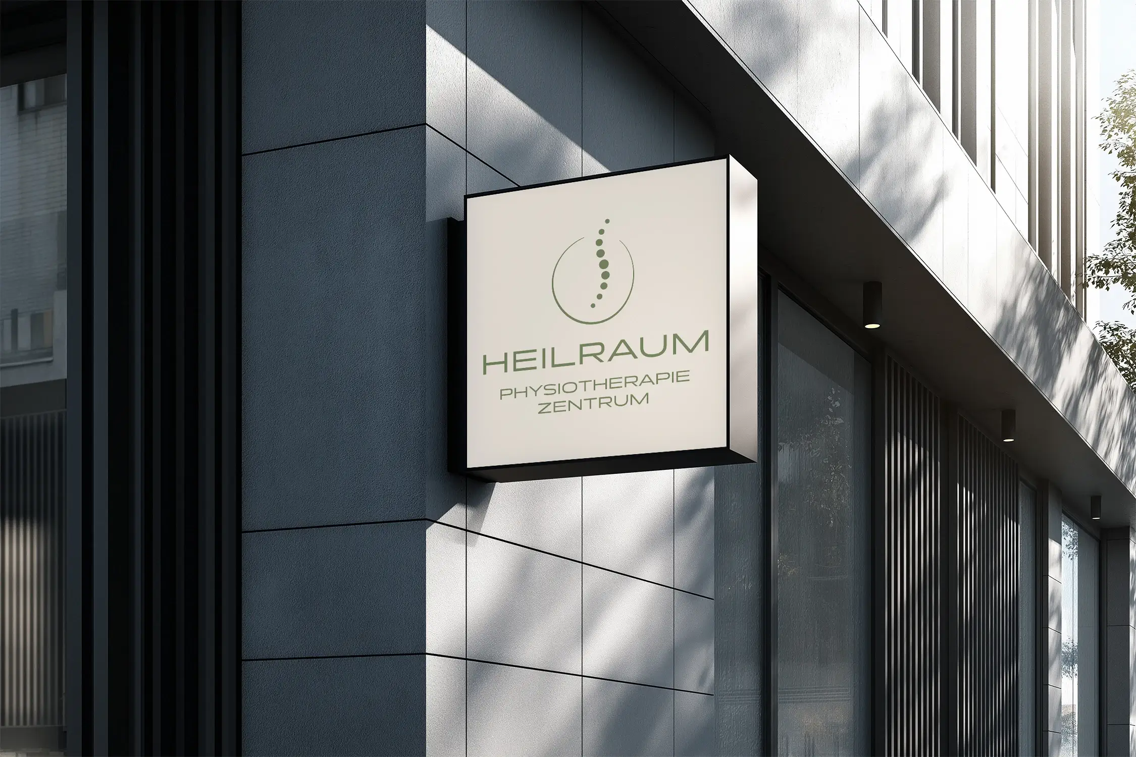 Außenschild des Physiotherapiezentrums Heilraum