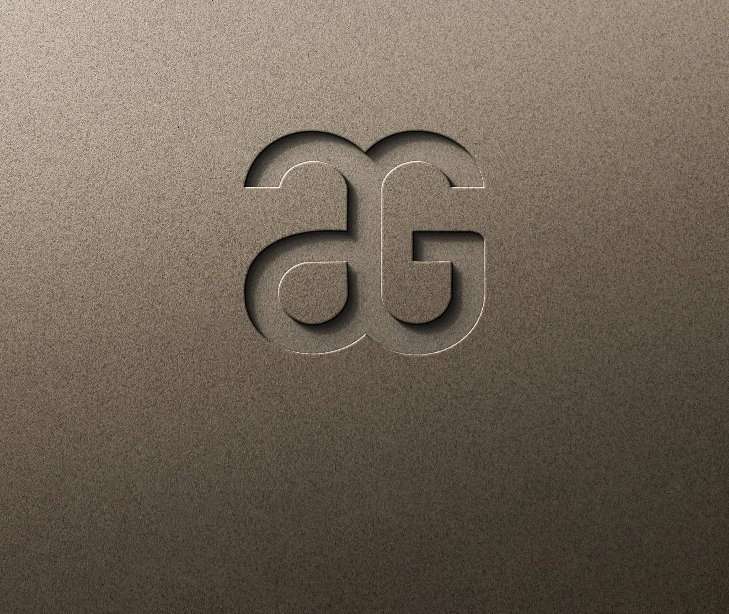 Referenzen: Geprägtes Monogramm-Logo für Alissa Gehrig Business Consulting als hochwertiges Corporate Design auf edler Metalloberfläche.