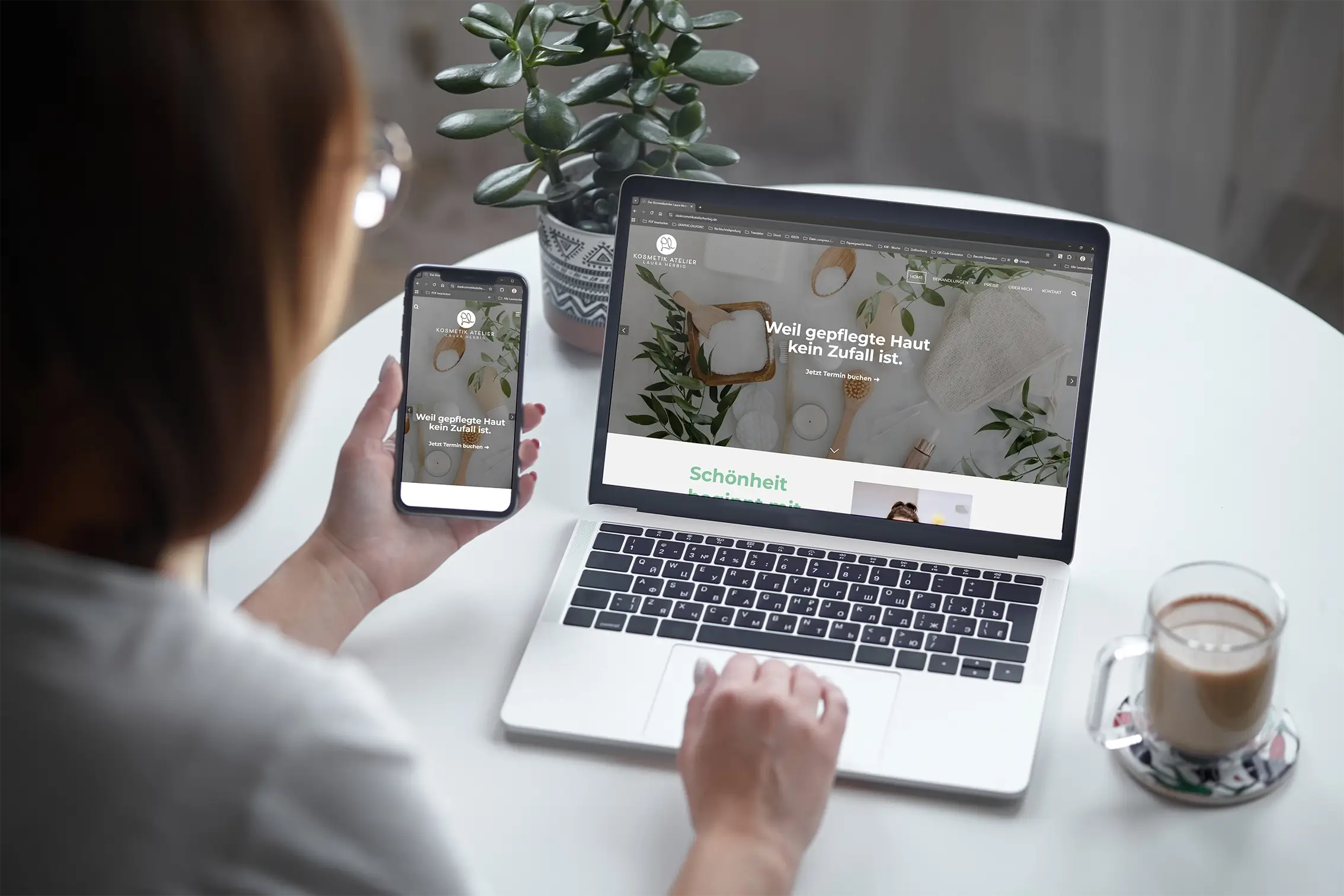 Website-Design für Kosmetikatelier Laura Herbig auf Desktop und Smartphone mit modernem responsivem Markenauftritt.