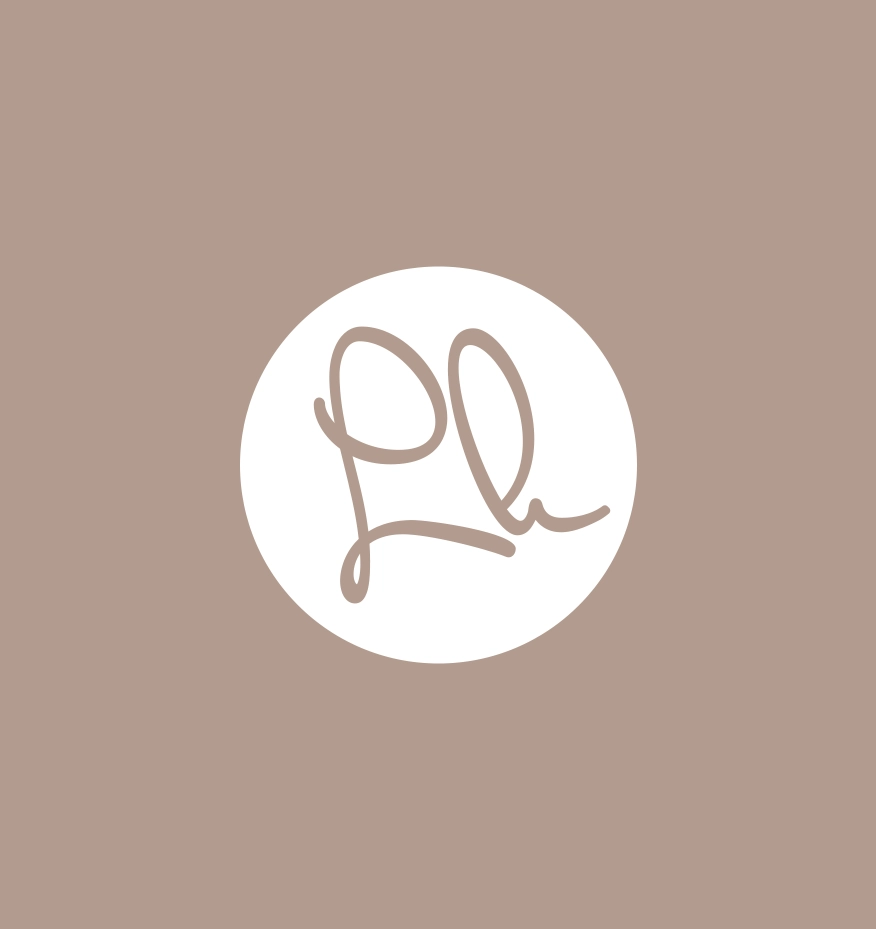 Monogramm Logo für Kosmetikatelier Laura Herbig auf warmem Naturton als elegantes Corporate Design Element.