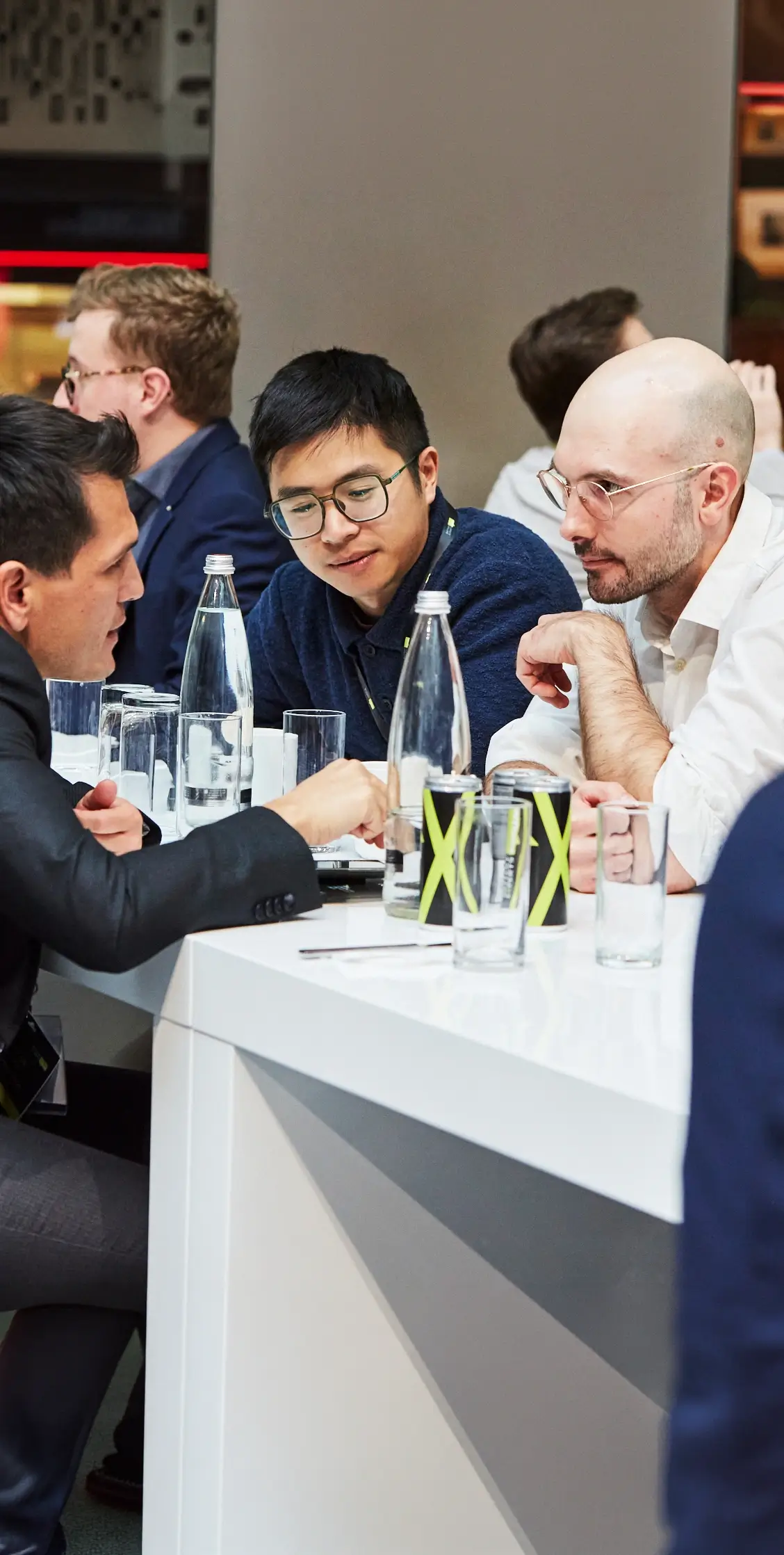 Internationale Fachmesse für Batterietechnologie im Darmstadtium Darmstadt mit konsistenter visueller Besucherführung und Markenanwendung.