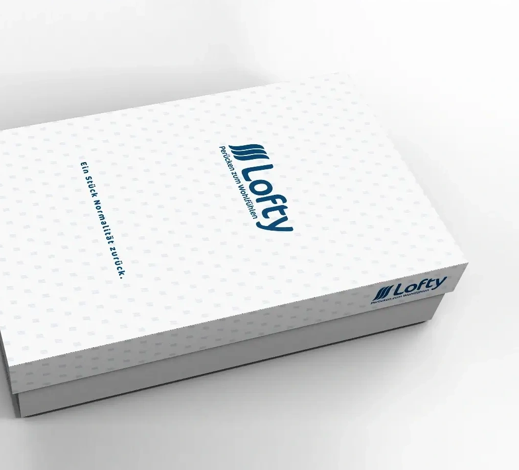 Minimalistisch gestaltete Lofty-Verpackung mit dezentem Muster, blauem Logo und dem Slogan „Ein Stück Normalität zurück“. Das Verpackungsdesign wirkt hochwertig, modern und klar strukturiert.